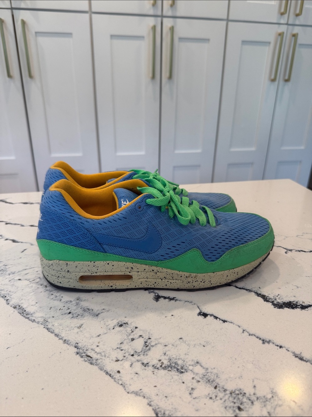 Nike Air Max Men’s Blue Sneakers with Green Accents and Gold Lining